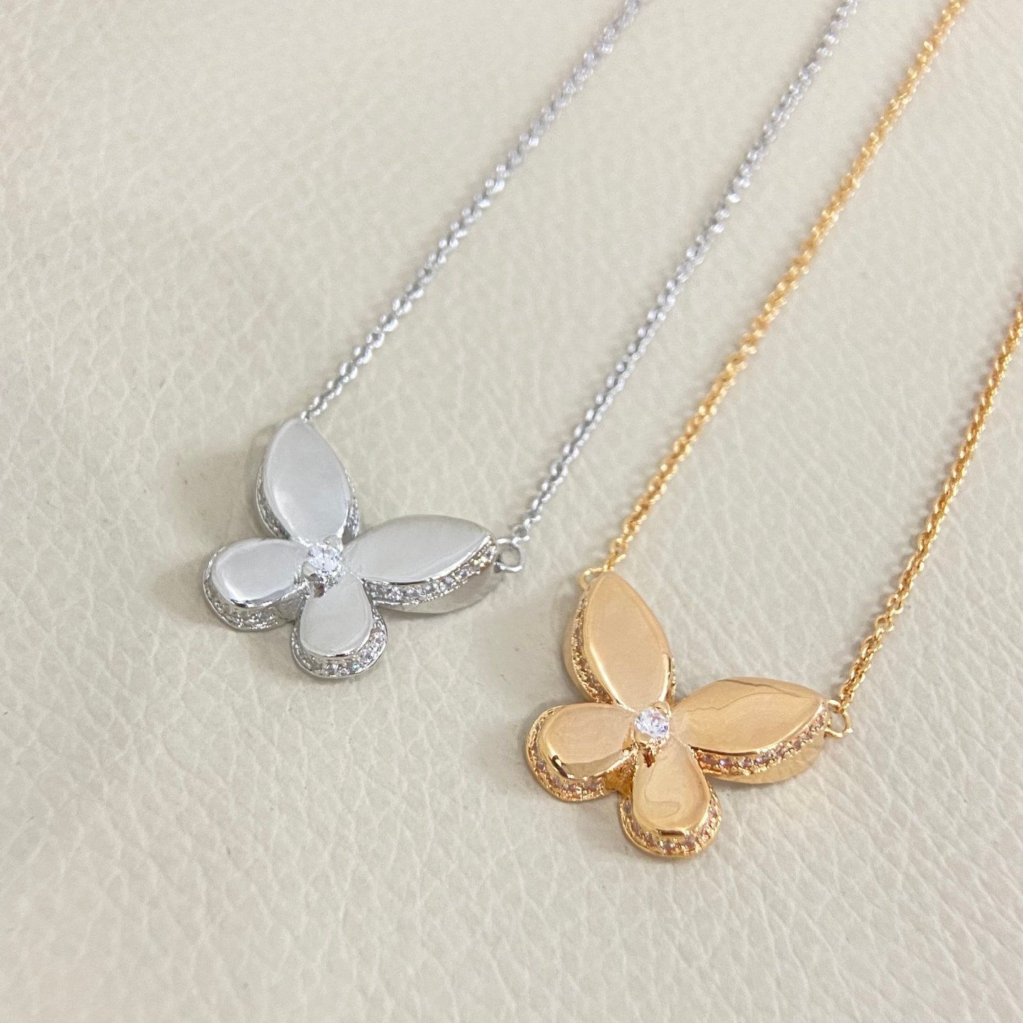 قلادة Van Cleef & Arpels Butterfly فراشة كلاسيكية مرصعة (نسخة مزدوجة اللون